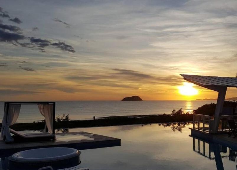 Ape Estilo Resort C/ Pe Na Areia E Vista Mar, Proximo Ao Beto Carrero Piçarras المظهر الخارجي الصورة